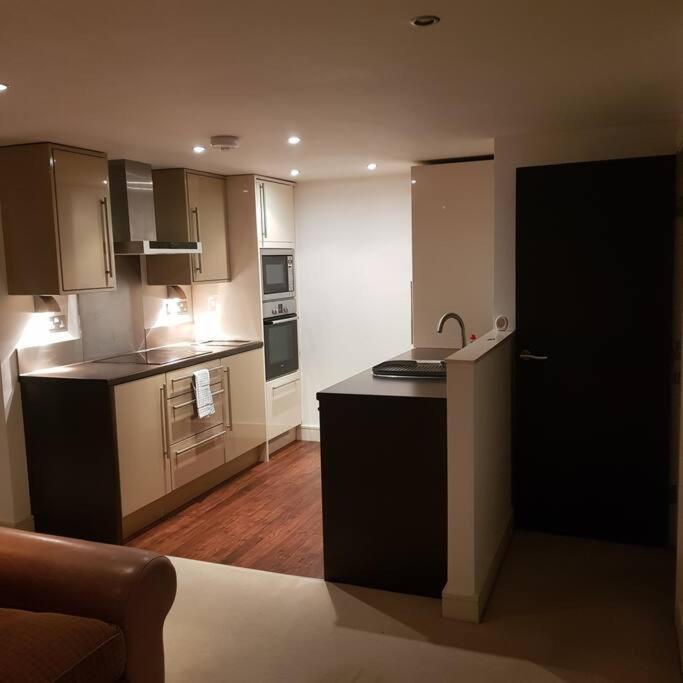 Lovely 1 Bedroom Apartment With Free Parking & Gym Kirkburton Exterior foto