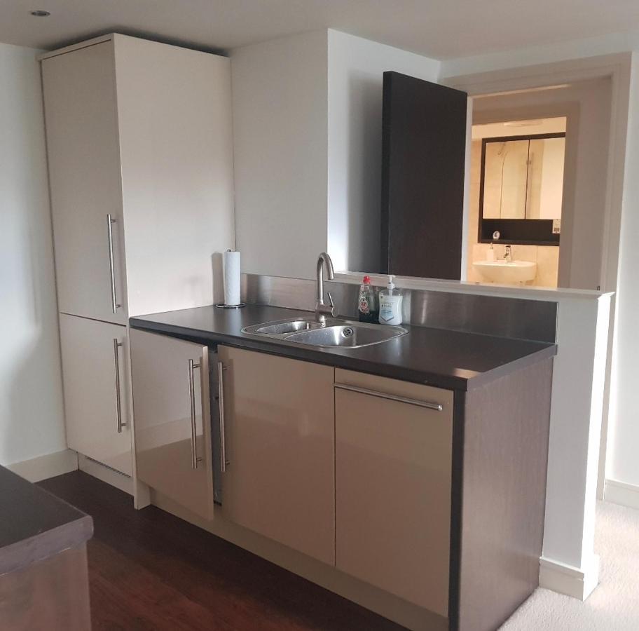 Lovely 1 Bedroom Apartment With Free Parking & Gym Kirkburton Exterior foto